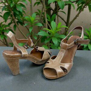 Sonoma Brown Leather T Strap Sandal Heel